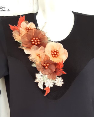 Brosa/Aplicatie pentru rochie/Flori handmade