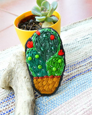 Brosa cactus cu flori