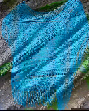 Bluza dantelata cu franjuri