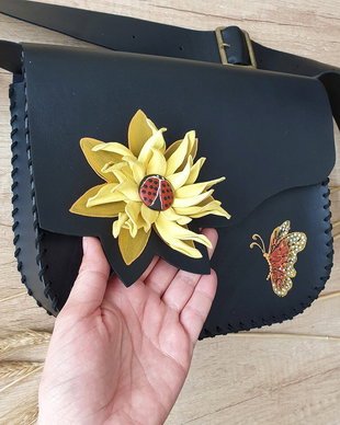 Geanta "Crossbody" handmade unicat- SUNFLOWER and a butterfly