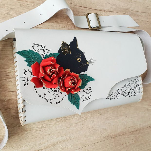 Geanta "Crossbody" handmade unicat - Black cat and roses