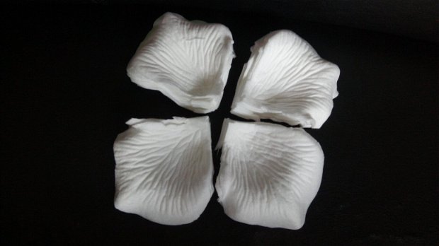 Set petale(120 buc), 5,7cm lungime, albe