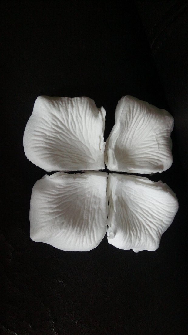 Set petale(120 buc), 5,7cm lungime, albe