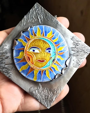 pandantiv unicat din argint 999 cu cabochon cu motiv cosmic,emailat