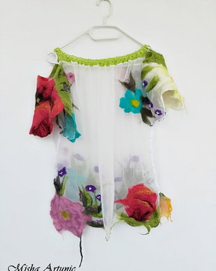Bluza din matase naturala si floricele impaslite