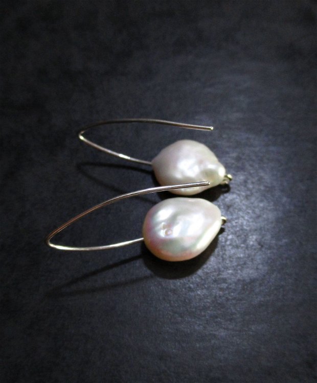 Rezervat F.P. - Cercei argint si perle de cultura ovale plate, alb-rozii, cu tija lunga
