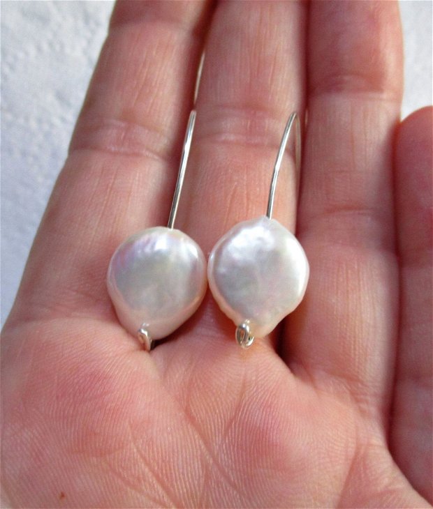 Rezervat F.P. - Cercei argint si perle de cultura ovale plate, alb-rozii, cu tija lunga