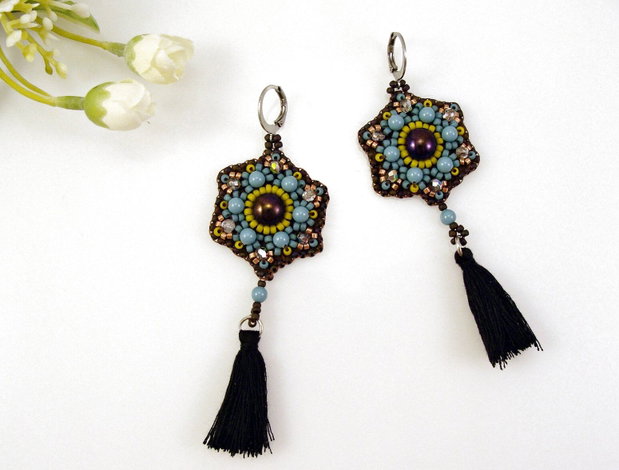 Cercei turcoaz cu mandala din perle Swarovski