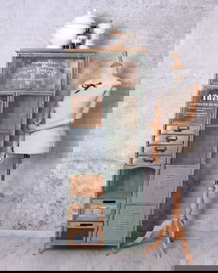 Vitrina industriala din lemn masiv maro cu metal verde