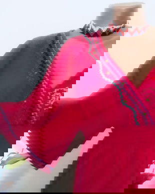 Bluza cu broderii cusute, mâneca fluture