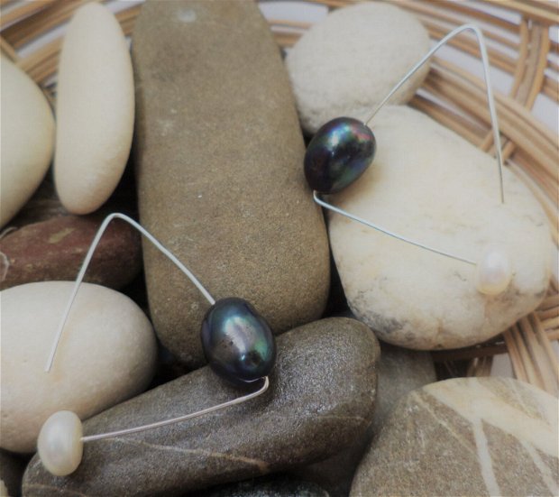 Cercei handmade din sarma gilt si perle de cultura
