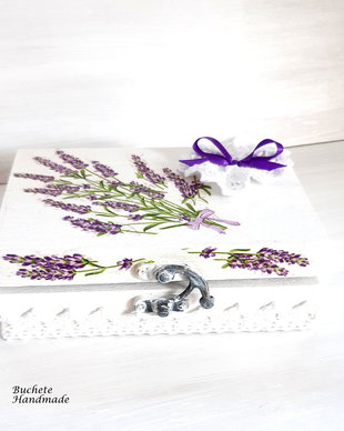 Cutie pentru verighete din lemn cu flori de  lavanda