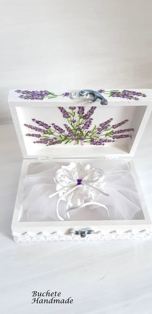 Cutie pentru verighete din lemn cu flori de lavanda