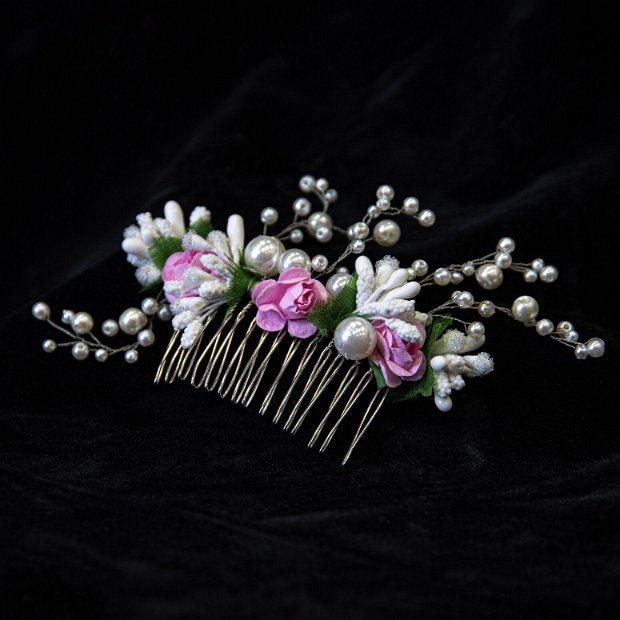Pieptene par mireasa cu perle, stamine albe si flori roz