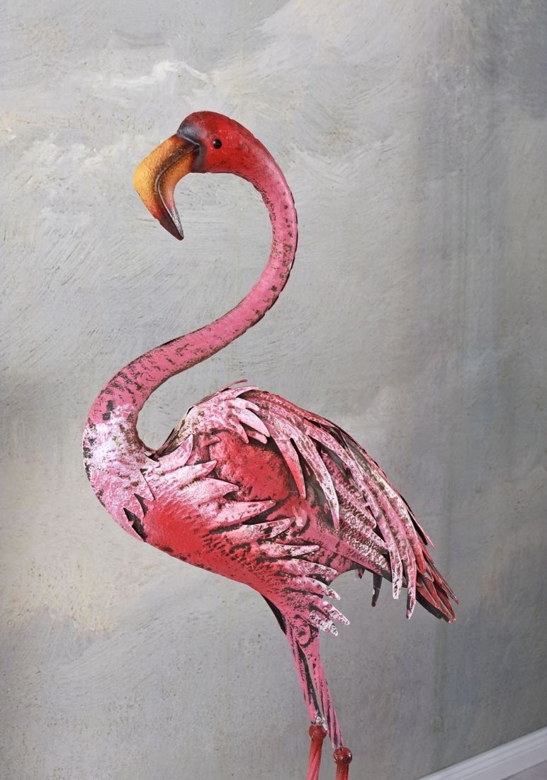 Pasare Flamingo din metal vopsit roz pentru gradina