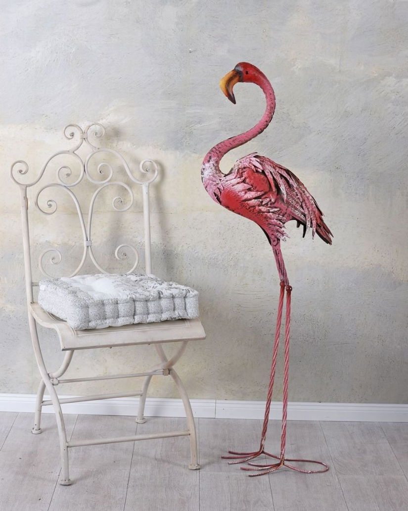 Pasare Flamingo din metal vopsit roz pentru gradina