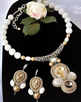 "Milk & Honey" - Set colier si cercei cu cristale, perle Swarovski, jad