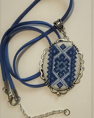 Medalion cusut manual cu model traditional romanesc