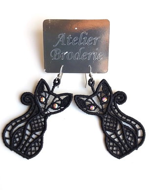 Cercei brodati pisicute negre accesorizati cu cristale Swarovski aurora borealis