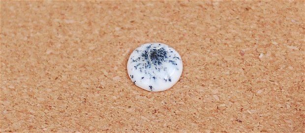 Cabochon  opal dendritic  cu mici imperfectiuni - M5