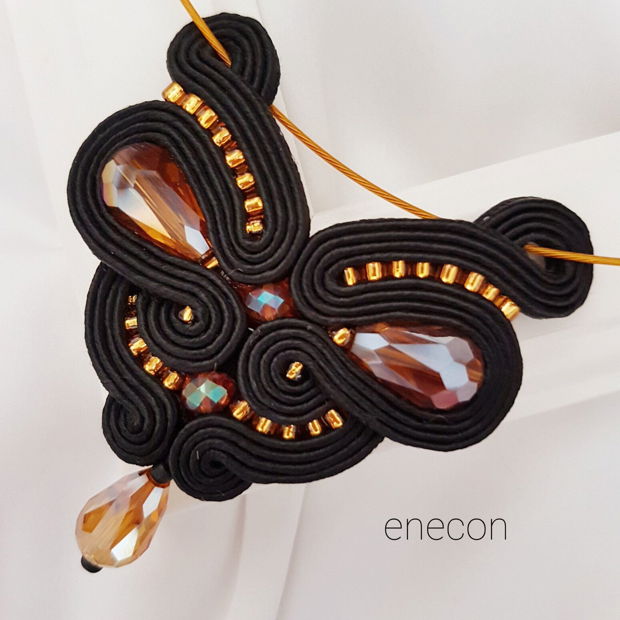 Pandantiv soutache fluture negru-coniac