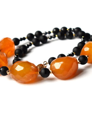 Rezervat Colier calcedonie, spinel si onix negru mat, cu accesorii gold filled