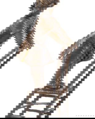 Copil pe scaun - statueta din bronz