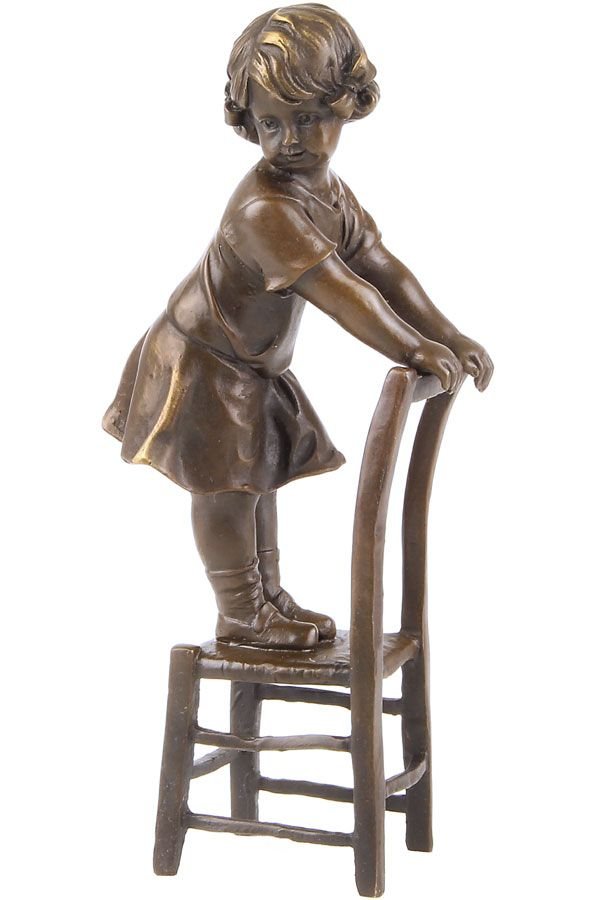 Copil pe scaun - statueta din bronz