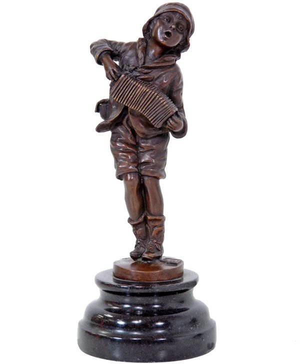 Copil muzicant - statueta din bronz pe soclu din marmura