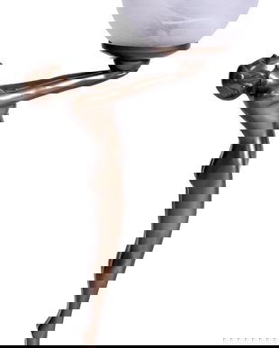 Lampa Art Deco cu o femeie cu o faclie in mana