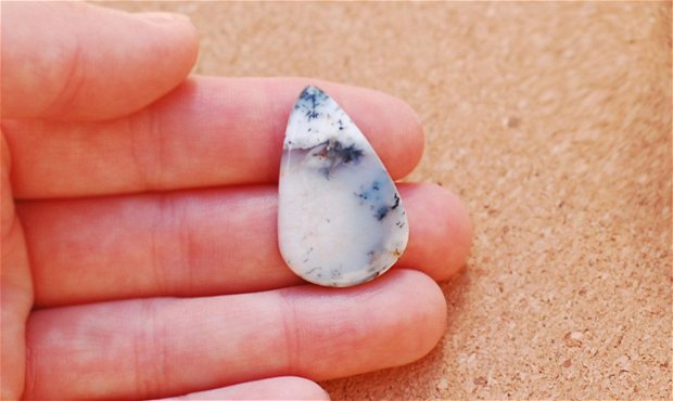 Cabochon  opal dendritic - O221