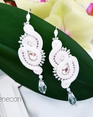 Cercei soutache albi cu cristale