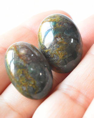 Cercei cu pietre naturale de agate muschi.