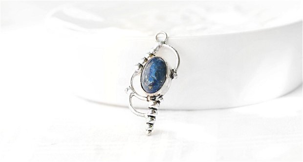 Pandant cu  Lapis Lazuli in rama argintata