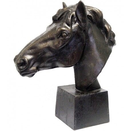 Cap de cal-statueta din bronz pe un soclu din marmura