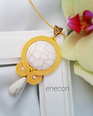 Pandantiv soutache galben cu magnezit