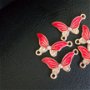 Link fluture roșu cu ștrasuri, nuanță aurie