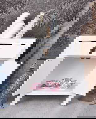 Noptiera exotica din lemn masiv alb