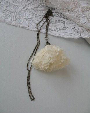 Colier dantela