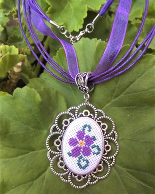 Medalion "Violeta"