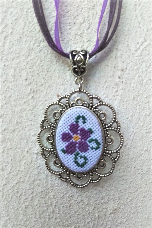 Medalion "Violeta"
