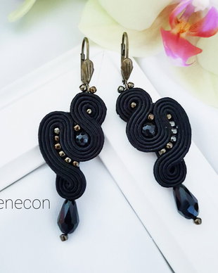 Cercei soutache negri cu onix si cristale