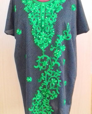 rochie cu broderie punch needle