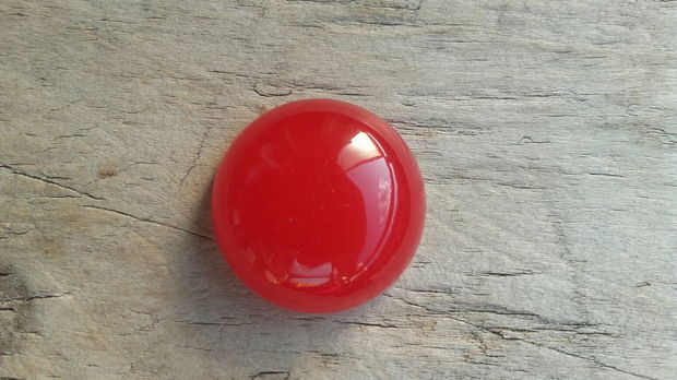 Cabochon jad rosu, 20 mm