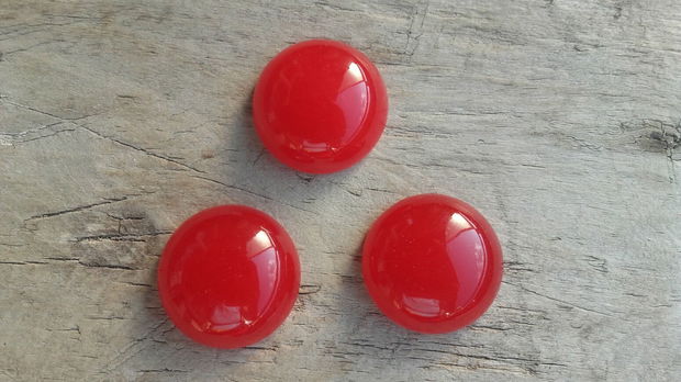 Cabochon jad rosu, 20 mm