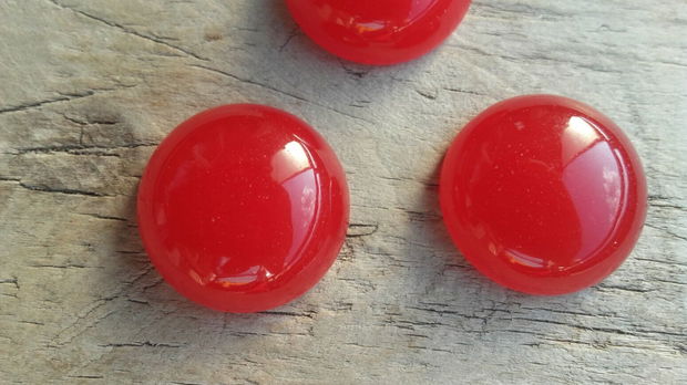 Cabochon jad rosu, 20 mm