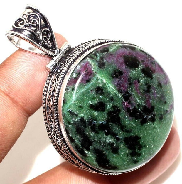 Pandant ruby zoisite