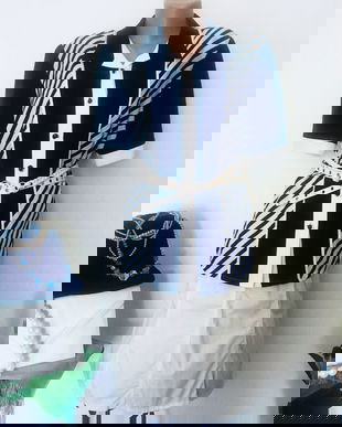 Set fusta albă și bluza dungi bleumarin