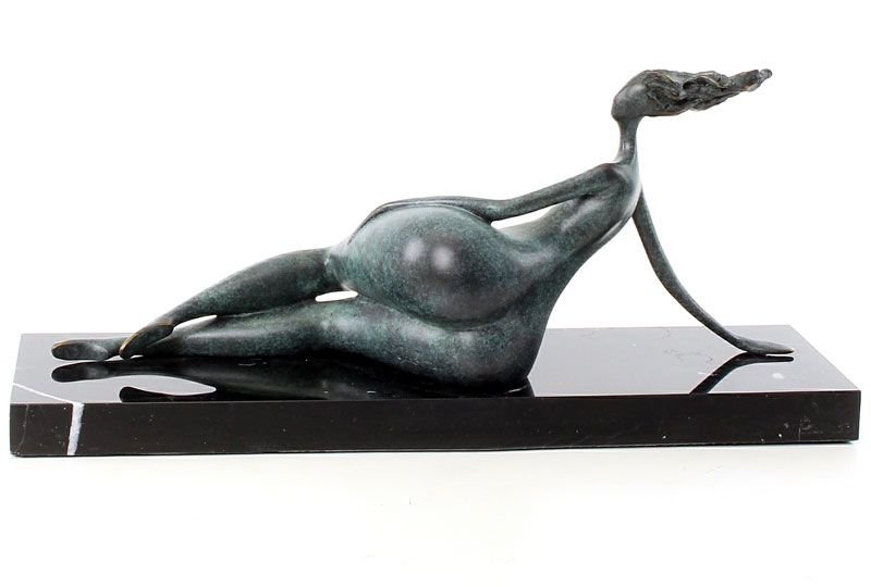 Femeie  stilizata - statueta din bronz pe soclu din marmura