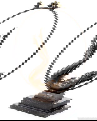 Femeie cu cercul - statueta din bronz pe soclu din marmura